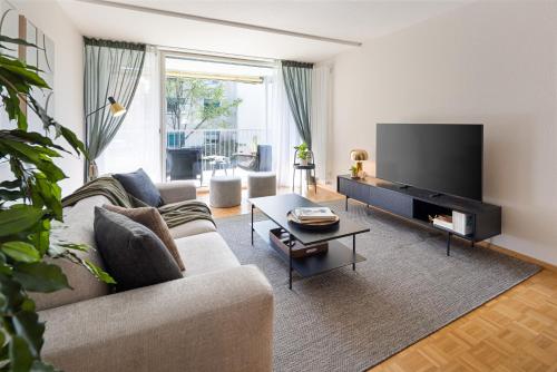 Zentrale Wohnung mit Büro und Parkplatz
