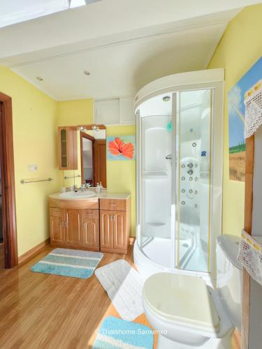 a bathroom with a shower and a toilet at Chalet Sobre do Valo in Sanxenxo