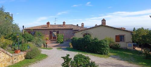 a large house with a driveway in front of it at Corolle2 in Montepulciano