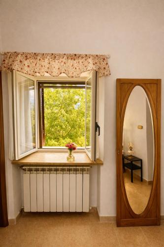 a mirror and a window in a room with a window sill at Belvedere da Fernanda in Fontechiari