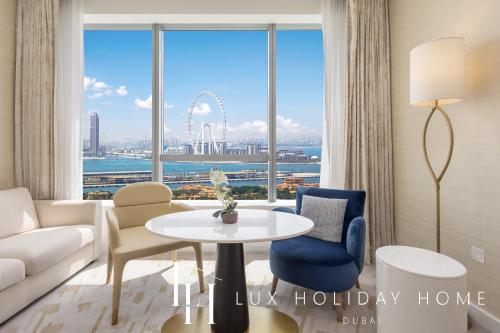LUX Iconic Views at The Palm Tower Studio 6