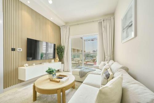 Modern 1BR Retreat in JVT at LA Residences