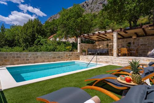 Villa Malena: A Charming Stone House with Sea Views