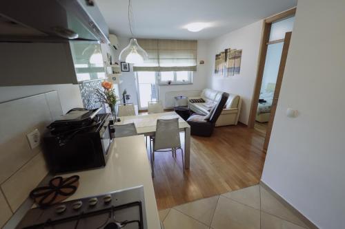 Lola Suite, One Bedroom Place with Free Parking