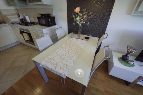 Lola Suite, One Bedroom Place with Free Parking