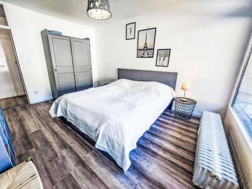 Apartment Iris by Interhome