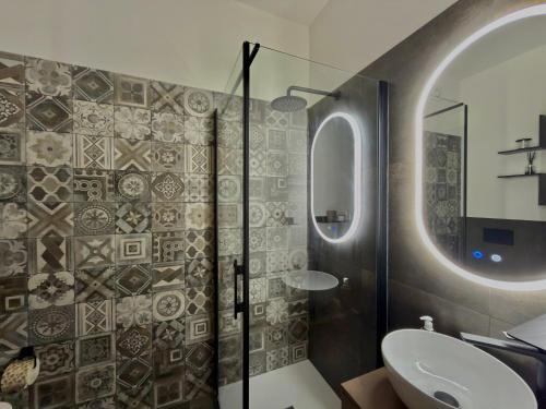 a bathroom with a toilet and a glass shower at Sibilla Suite - Manu Maison in Parma