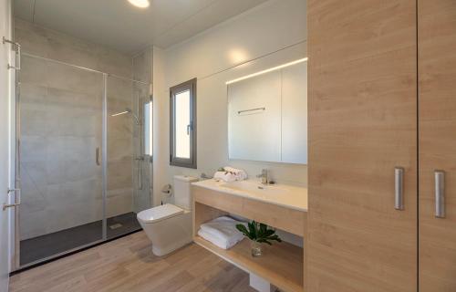 a bathroom with a sink and a toilet and a shower at Rubina Resort in Empuriabrava
