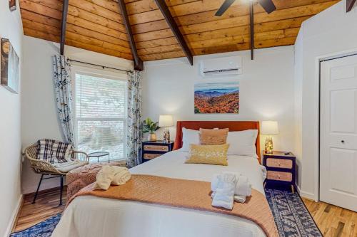 a bedroom with a large bed and a wooden ceiling at The Beech Hut in Beech Mountain