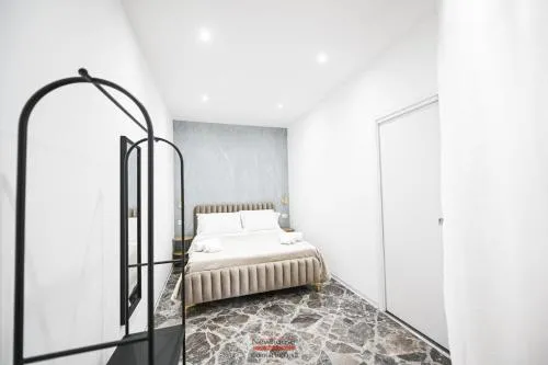 Newhouse CAVOUR Deluxe photo 3