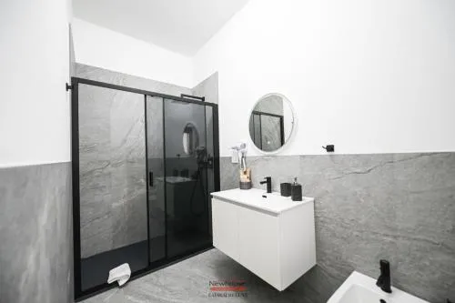 Newhouse CAVOUR Deluxe photo 29