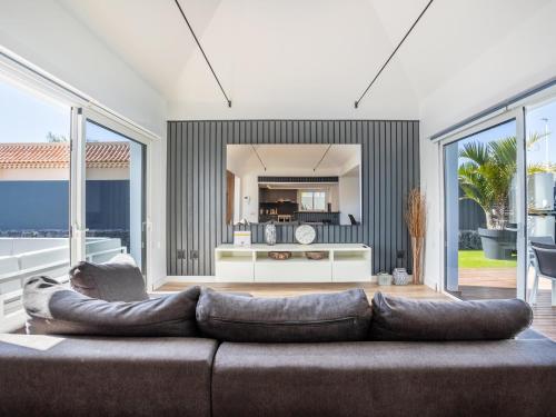 Villa Diana- Jacuzzi, Heated Pool & BBQ