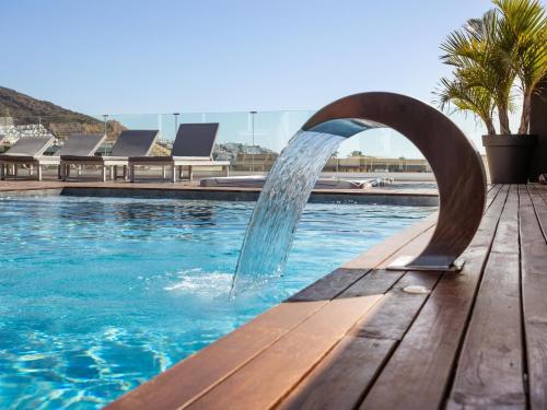Villa Diana- Jacuzzi, Heated Pool & BBQ