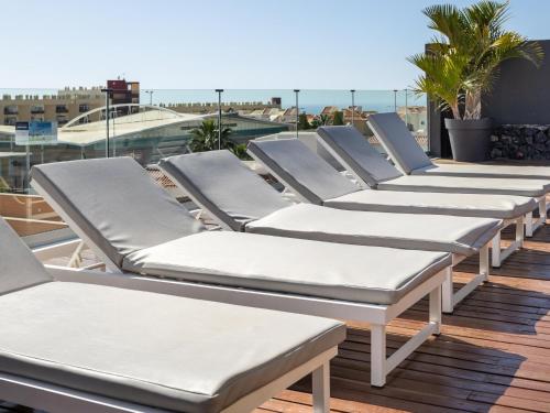 Villa Diana- Jacuzzi, Heated Pool & BBQ