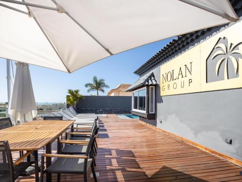Villa Diana- Jacuzzi, Heated Pool & BBQ