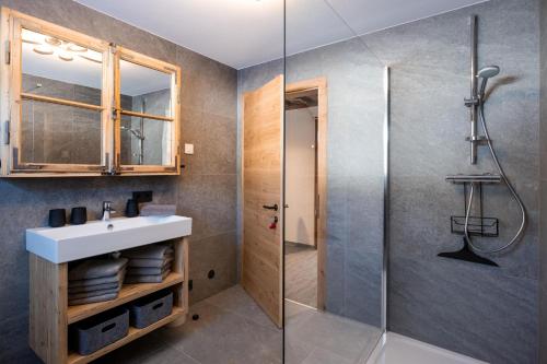 a bathroom with a sink and a shower at Walcherbäck in Fieberbrunn