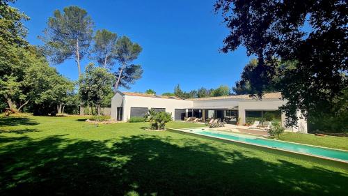 Beautiful Family Home in Aix-en-Provence with Swimming Pool