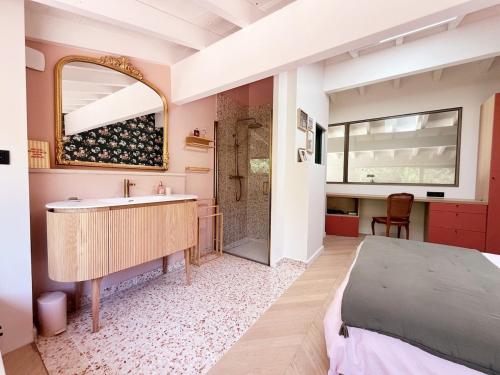 Beautiful Family Home in Aix-en-Provence with Swimming Pool
