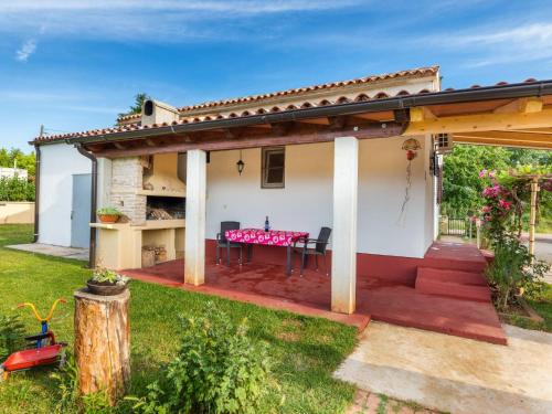 Holiday Home Haus Dragica mit Garten- Terrasse und Grill by Interhome