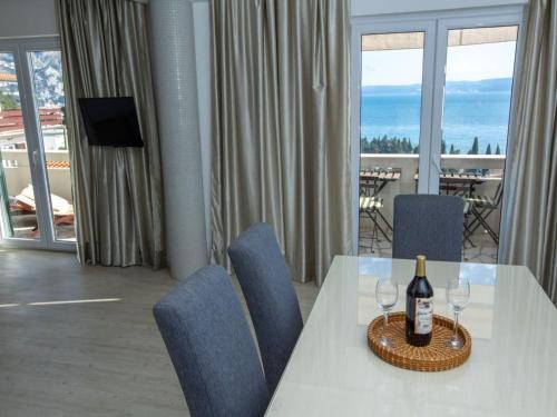 Apartment Nette Wohnung in Duće mit Großer Terrasse by Interhome