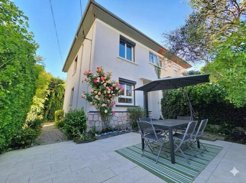 Maison contemporaine avec piscine privée