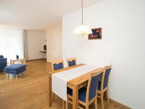 Apartment Chesa Quadrella by Interhome