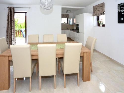 Apartment Moderne Ferienwohnung mit Meerblick by Interhome