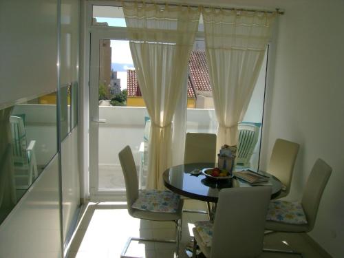 Apartment mit Blick auf das Wasser by Interhome