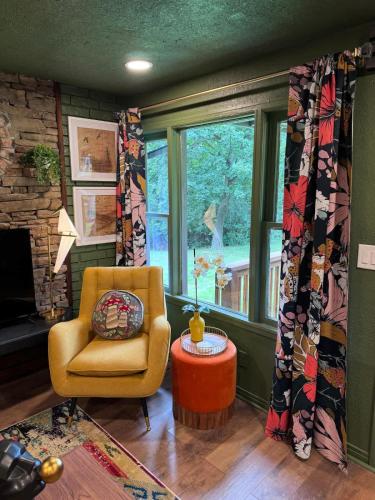 a living room with a chair and a window at Kitschy Kottage in Expansion