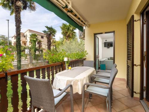 Apartment mit Terrasse by Interhome