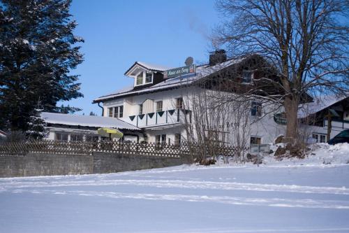 Hotel "Haus am Berg" зимой