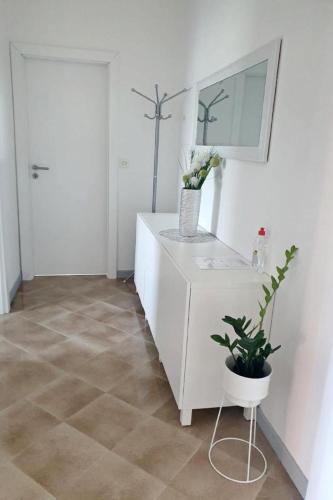 Apartment Renovierte Wohnung in Zambratija mit Großem Garten by Interhome