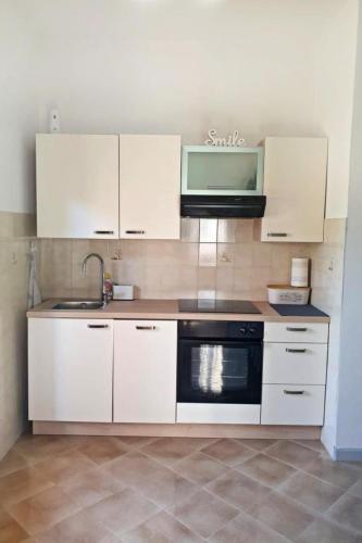 Apartment Renovierte Wohnung in Zambratija mit Großem Garten by Interhome