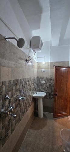 a bathroom with a sink and a shower at Shree Rameshwaram Retreat in Gupta Kāshi