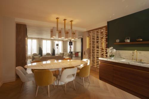 Luxueux Appartement avec balcon, Champs Élysées