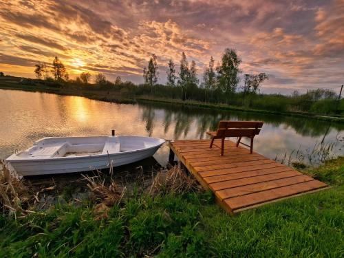 Domek z plażą nad prywatnym stawem - Mazury