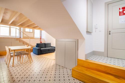 Central Stunning Duplex w/ Patio by LovelyStay