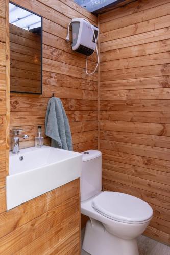 a bathroom with a white sink and a toilet at Tipi Marie at Logie Marie in Kaprijke