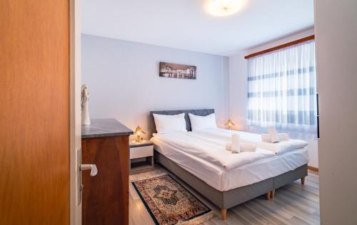 a bedroom with a large bed and a window at Scenic Alps View Getaway in Aquila