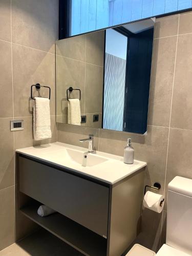 a bathroom with a sink and a mirror at Rompe Olas in Maitencillo