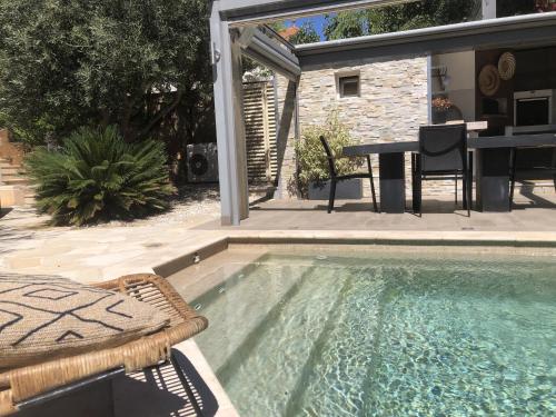 Villa design d'exception avec piscine