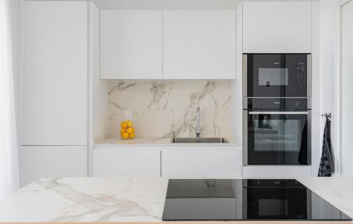 Contemporary 2-Bedroom Apartment with Views to Africa