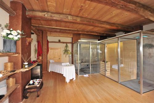 a large room with a shower and a table at La Madernassa Resort - Casalora Dimora Storica di Charme in Guarene