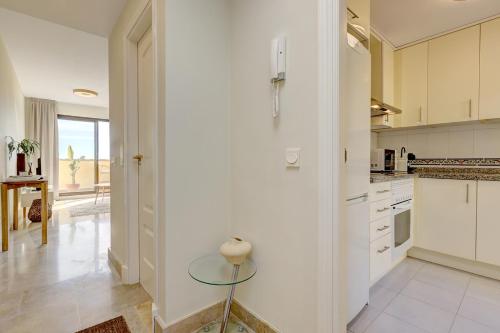 Cosy Sea View Flat with Terrace & Pool
