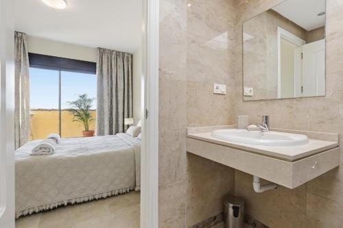 Cosy Sea View Flat with Terrace & Pool
