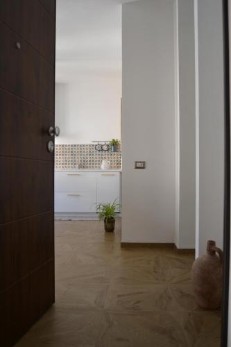 a kitchen with white walls and a white door at Turquoise Horizon in Stintino