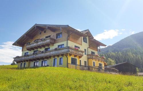Awesome Apartment In Hollersbach