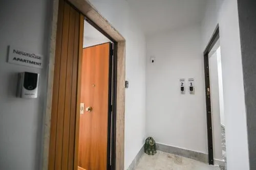 Newhouse CAVOUR Deluxe photo 4