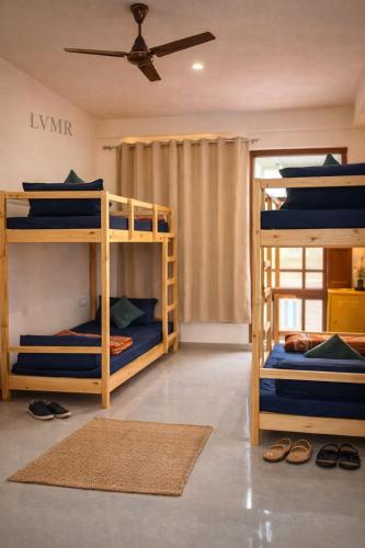 two bunk beds in a room with a ceiling at LVMR DORMS MOHAL Bhuntar in Shamshi