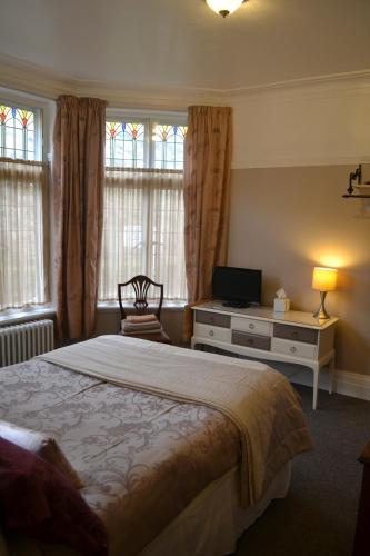 A bed or beds in a room at Crabble Hill House 